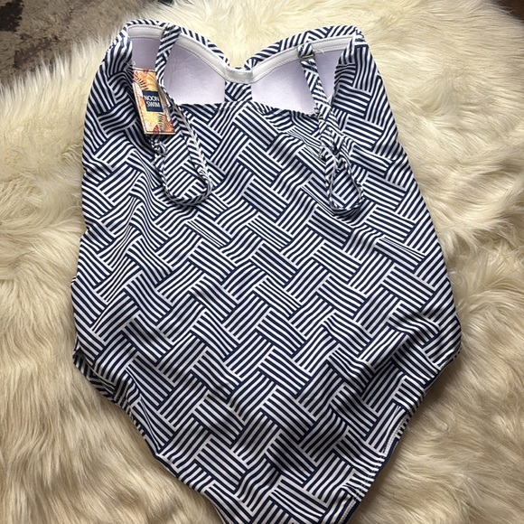 🆕 Noon Swim 
 Built in Bra 
Blue and white stripes 
No Hygienic Strip - Picture 2 of 6